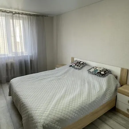 отличная 3-х комнатная по улице жолио кюри 64