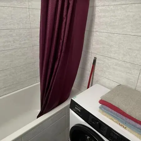 отличная 3-х комнатная по улице жолио кюри 64 Apartment Odesa