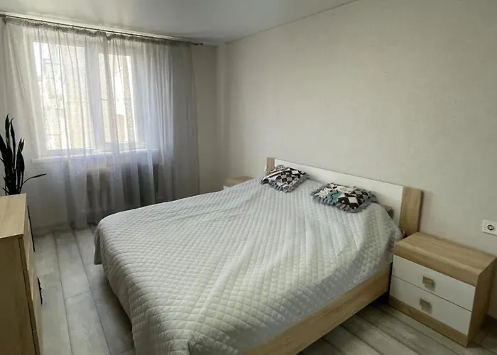 отличная 3-х комнатная по улице жолио кюри 64