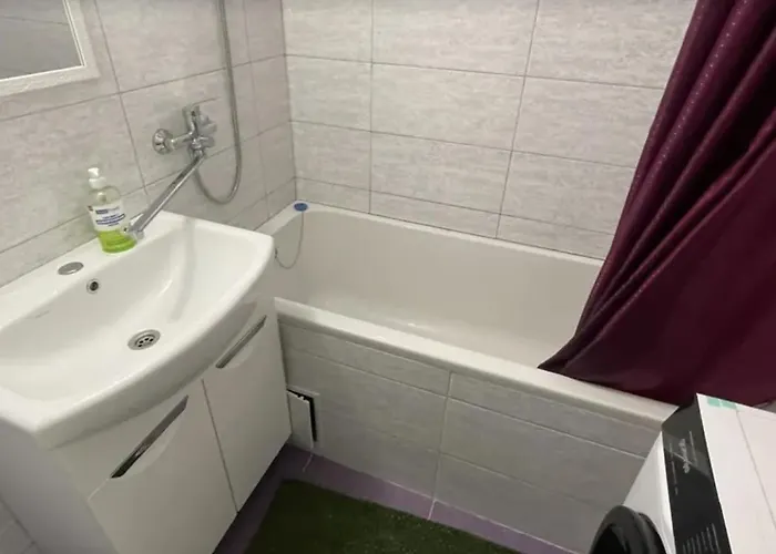 отличная 3-х комнатная по улице жолио кюри 64 Apartment